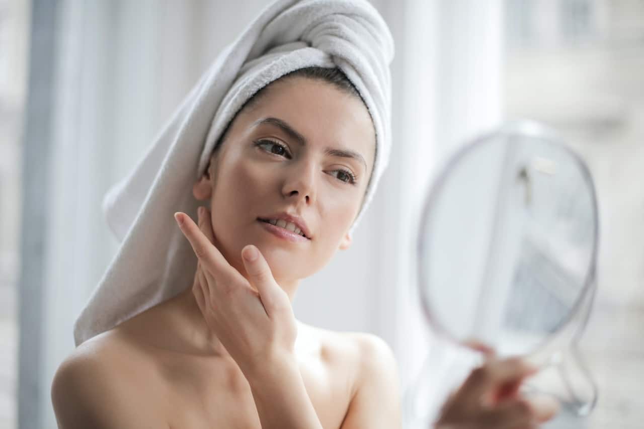 Cosmetics that effectively mask acne on the face