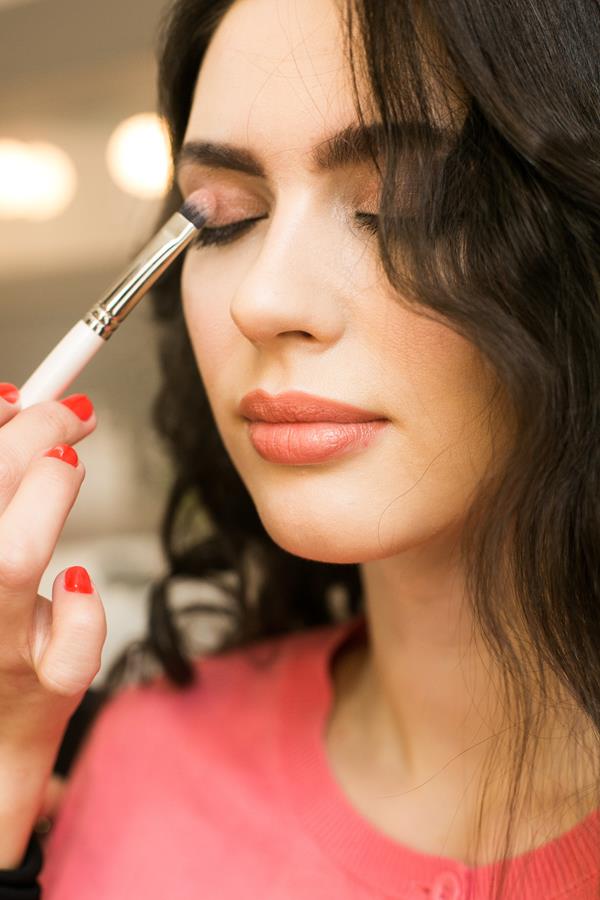 Makeup for autumn weather – how to fix it effectively?