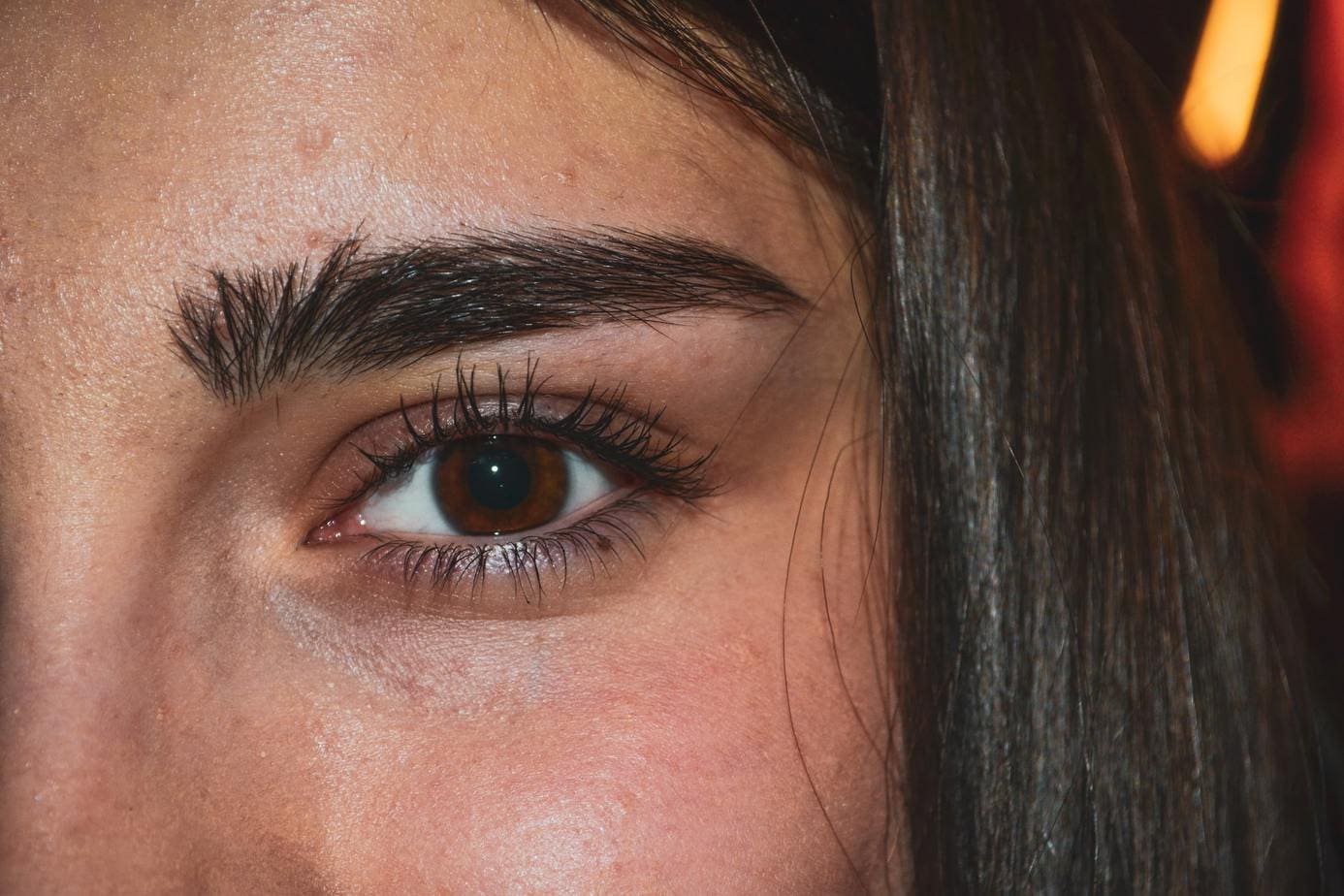 How to give your eyelashes and eyebrows the perfect shape?